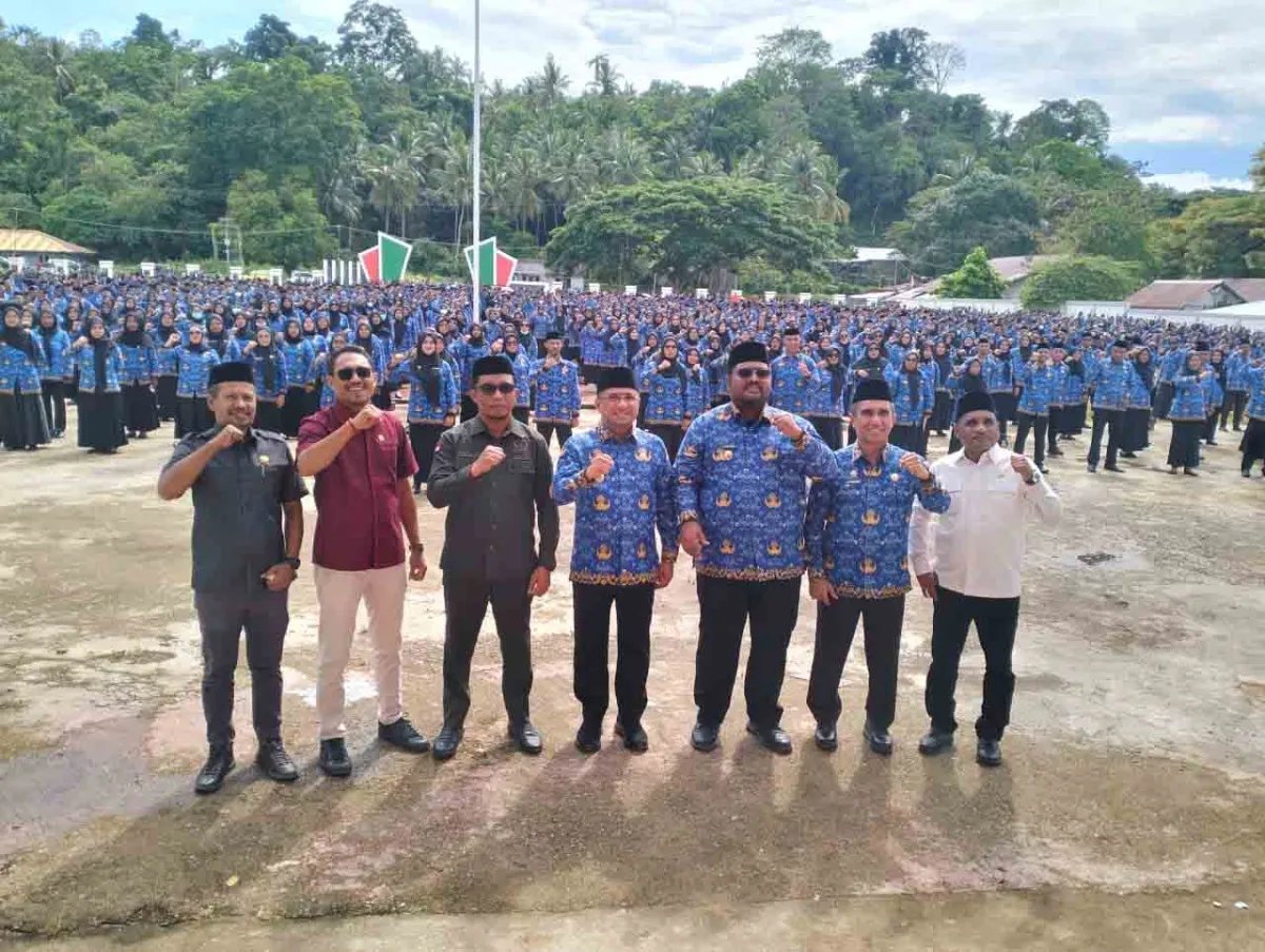 3.132 PPPK Paruh Waktu Pemkab SBT Terima SK Pengangkatan
