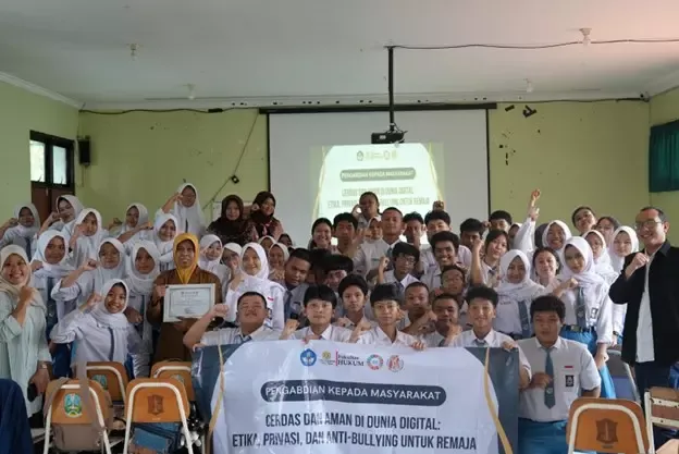 Edukasi Digital: Dosen Hukum Ajar Remaja Etika dan Pencegahan Cyberbullying di Surabaya