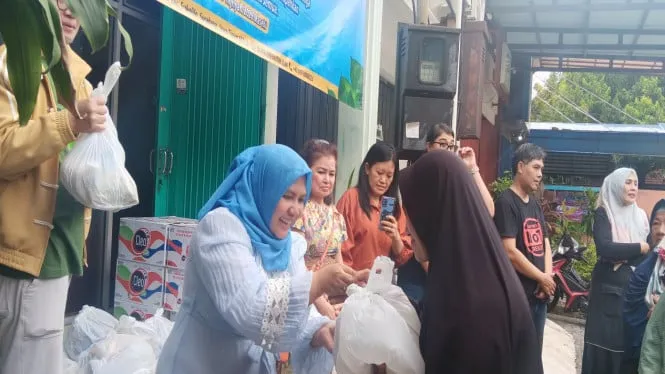 Ginsi Jatim Bagikan Paket Sembako dan Takjil untuk Masyarakat di Ramadan