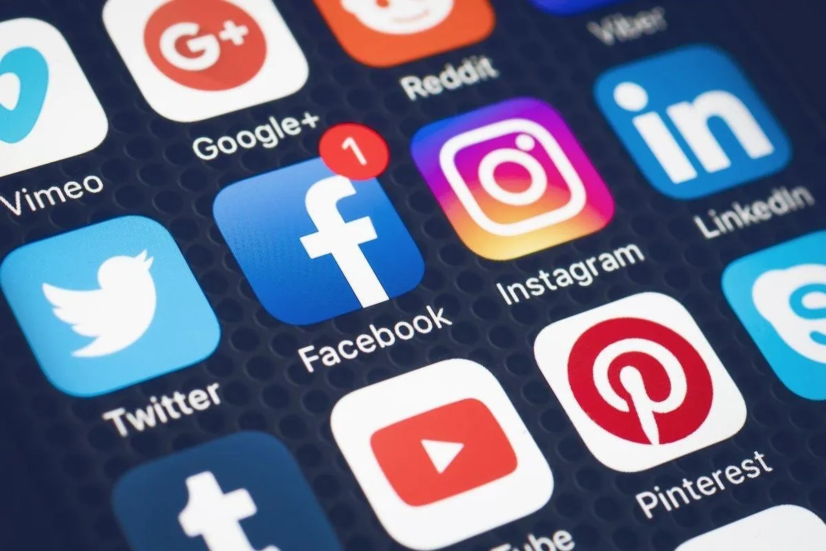 Dampak Perilaku Social Comparison pada Gen Z di Era Media Sosial