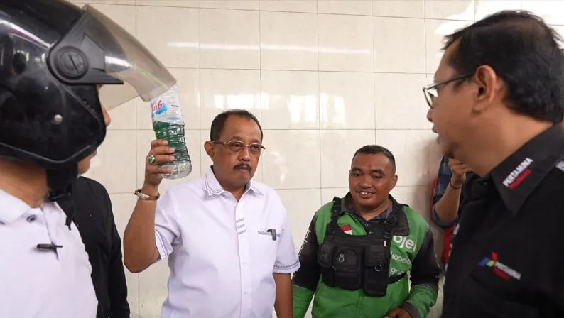 Wakil Wali Kota Surabaya Temukan BBM Pertalite Diduga Tercampur Air Saat Sidak SPBU