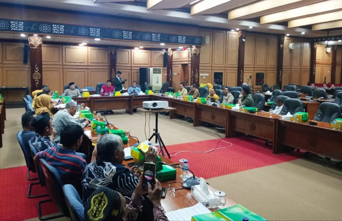 Hearing DPRD Sidoarjo Bahas Penolakan Warga Terhadap Pembangunan Pabrik Kaca di Sruni
