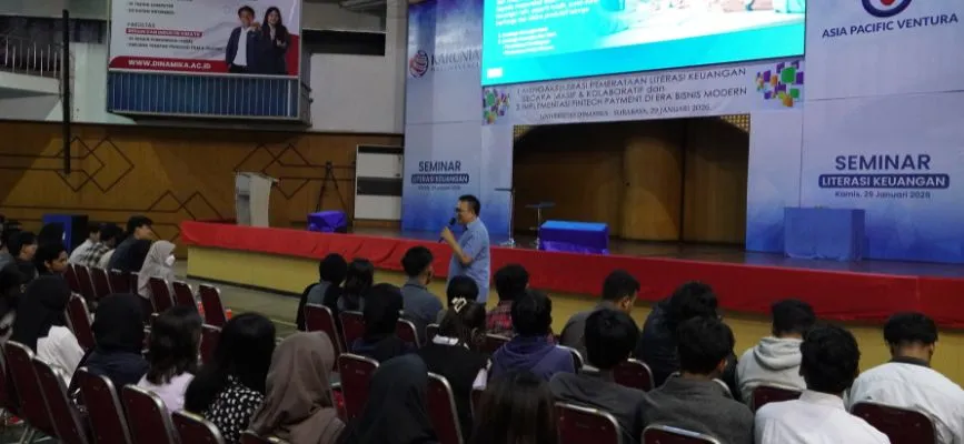 Universitas Dinamika Gelar Seminar Literasi Keuangan untuk Gen Z