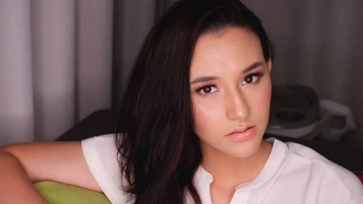 Dahlia Poland Tanggapi Kritikan Netizen soal Posisi Gendong Anaknya