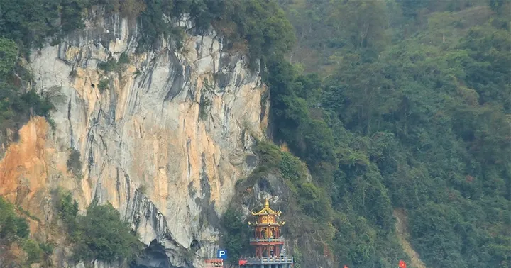 Transformasi Ekonomi Masyarakat melalui Budidaya Ikan di Danau Hoa Binh