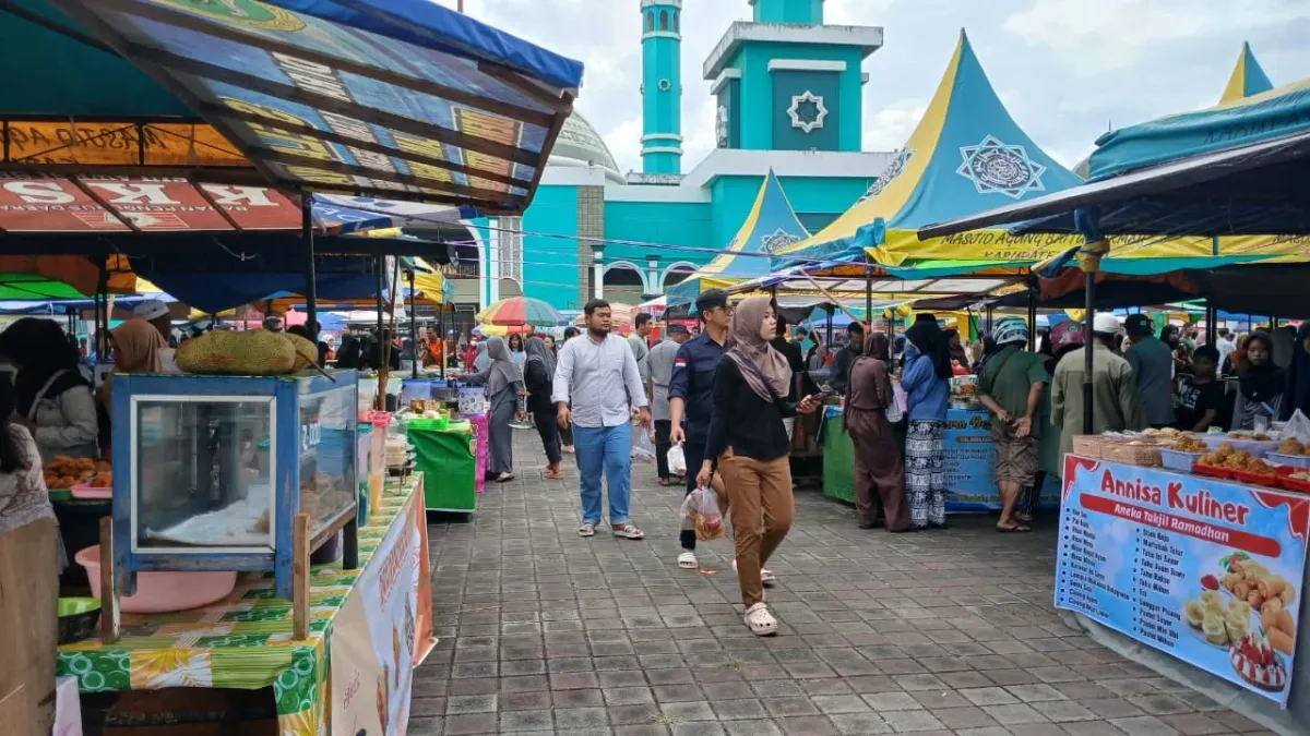 Bazar Ramadan Masjid Agung Tanjung Redeb Ramai Diserbu Warga
