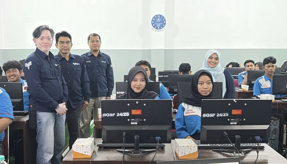ITPLN Tingkatkan Kompetensi Siswa SMK Melalui Literasi Keuangan dan AI