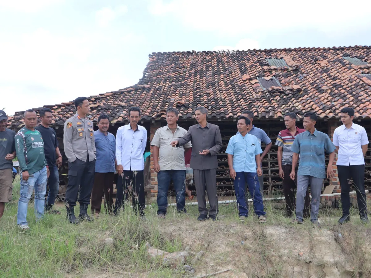Kapolres Pringsewu Tinjau Industri Genteng di Banyuwangi yang Terancam Tutup Akibat Kekurangan Bahan Baku