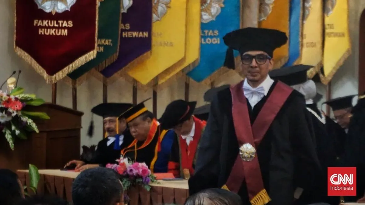 Zainal Arifin Mochtar Dikukuhkan Sebagai Guru Besar Hukum Tata Negara di UGM