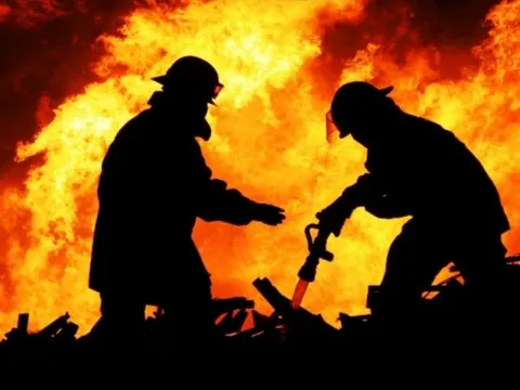 Gudang Dekorasi Pesta di Jaktim Terbakar, Kerugian Capai Rp1,7 Miliar