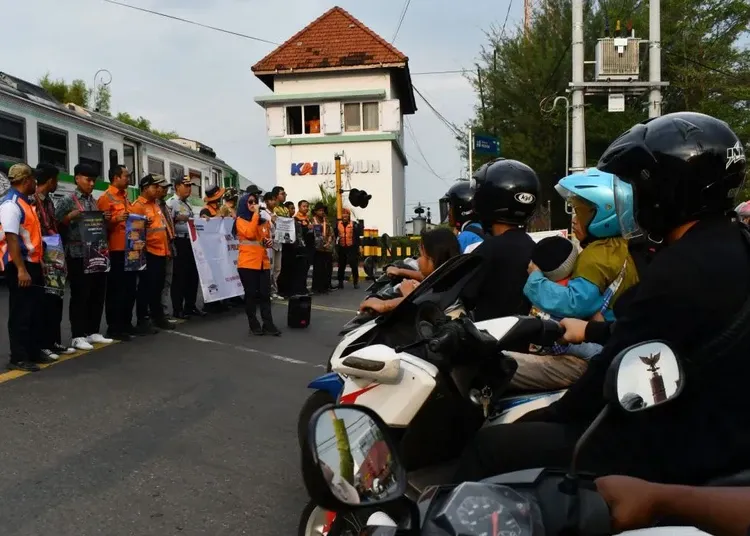 Tragedi Swafoto di Jalur Rel, Tiga Pelajar Meninggal Dunia di Batang