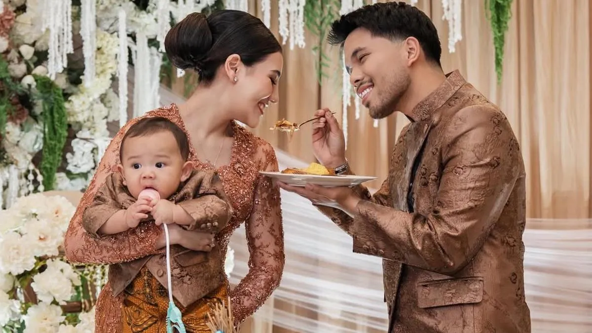 Dekorasi Elegan Acara Tedak Siten Arash, Putra Aaliyah dan Thariq
