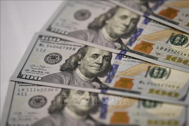 Dolar AS Tertekan Setelah Keputusan Tarif dan Data Ekonomi Lemah