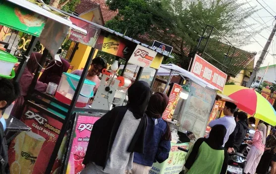 Antusiasme Warga Sumenep Sambut Ramadhan di Pusat Kuliner