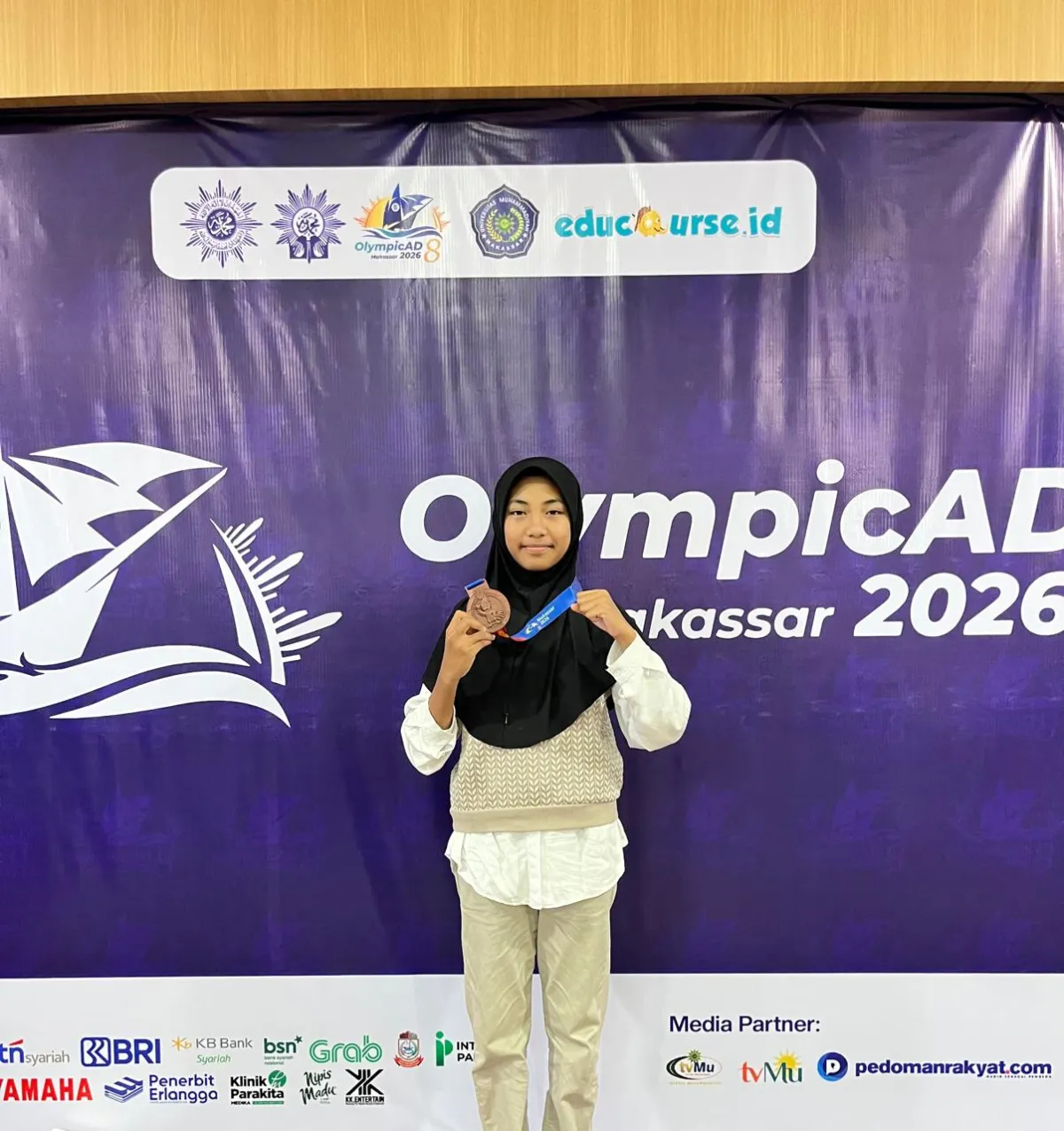 SMP Mutu Plus Cilacap Raih Medali Perunggu di Olimpiade Kaligrafi Nasional