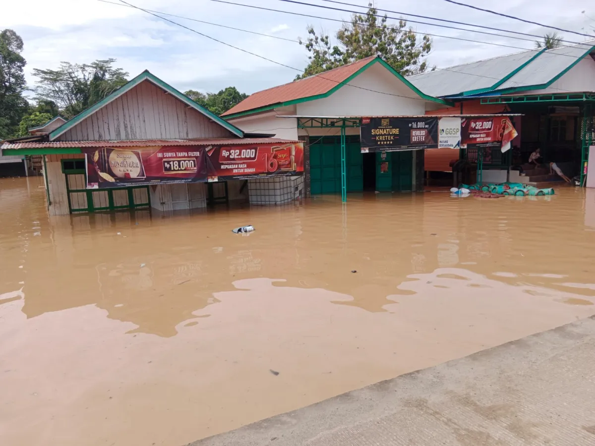Banjir Rendam Ruang Kelas, Siswa SDN 02 Sembakung Beralih ke Pembelajaran Daring