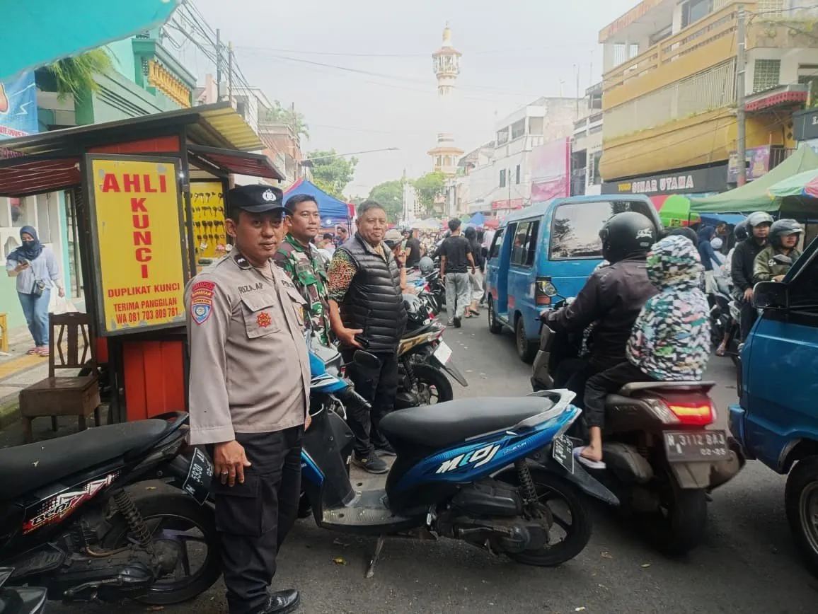 Babinsa Sukoharjo Pantau Keamanan Pasar Takjil Ramadan
