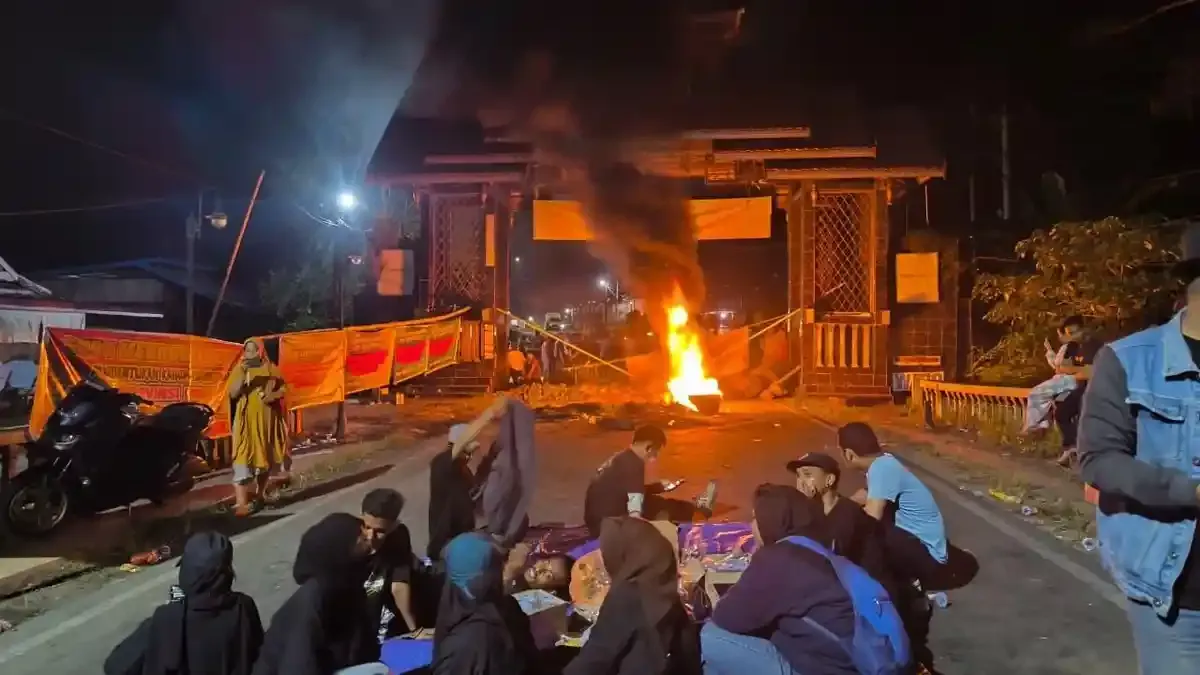 Aksi Unjuk Rasa di Luwu: Blokade Jalan Poros Makassar-Palopo Dibuka Setelah Tuntutan Disampaikan