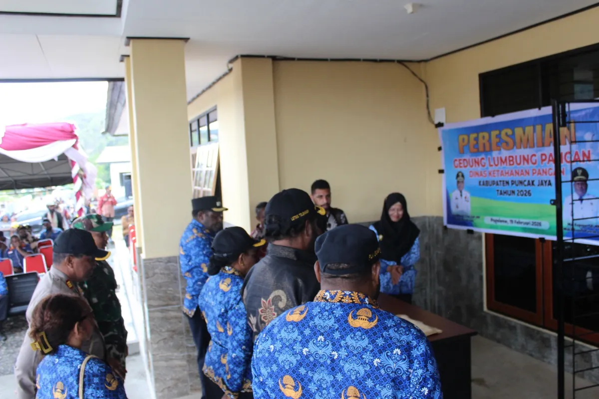 Peresmian Gedung Lumbung Pangan Dinas Ketahanan Pangan di Puncak Jaya