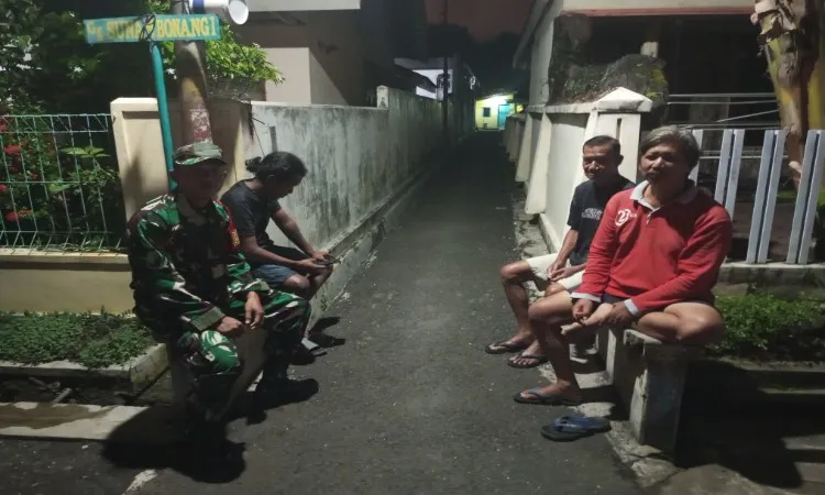 Upaya Babinsa Tambakreja untuk Meningkatkan Keamanan Lingkungan Melalui Keterlibatan Pemuda dan Masyarakat