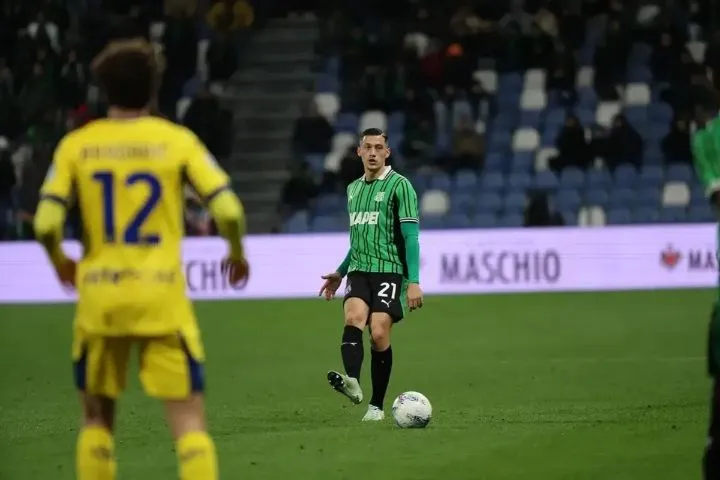 Sassuolo Menang Telak 3-0 atas Verona, Jay Idzes Tampil Solid