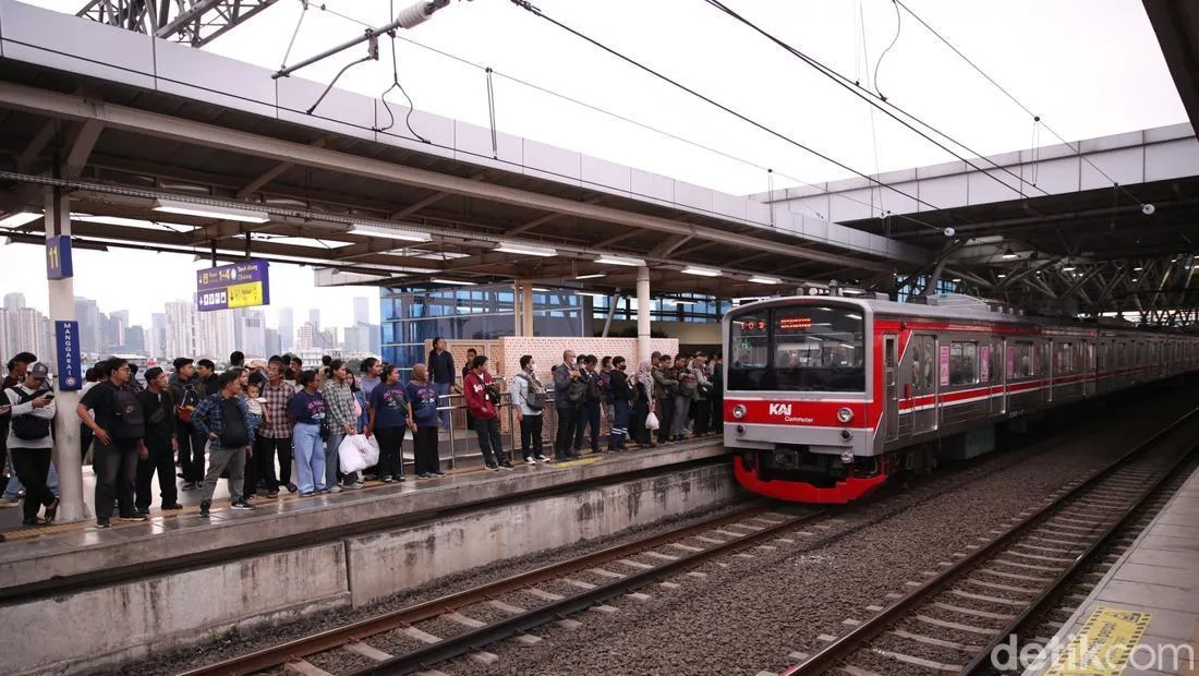 Transportasi Umum Jakarta Berikan Kelonggaran Berbuka Puasa di Bulan Ramadan