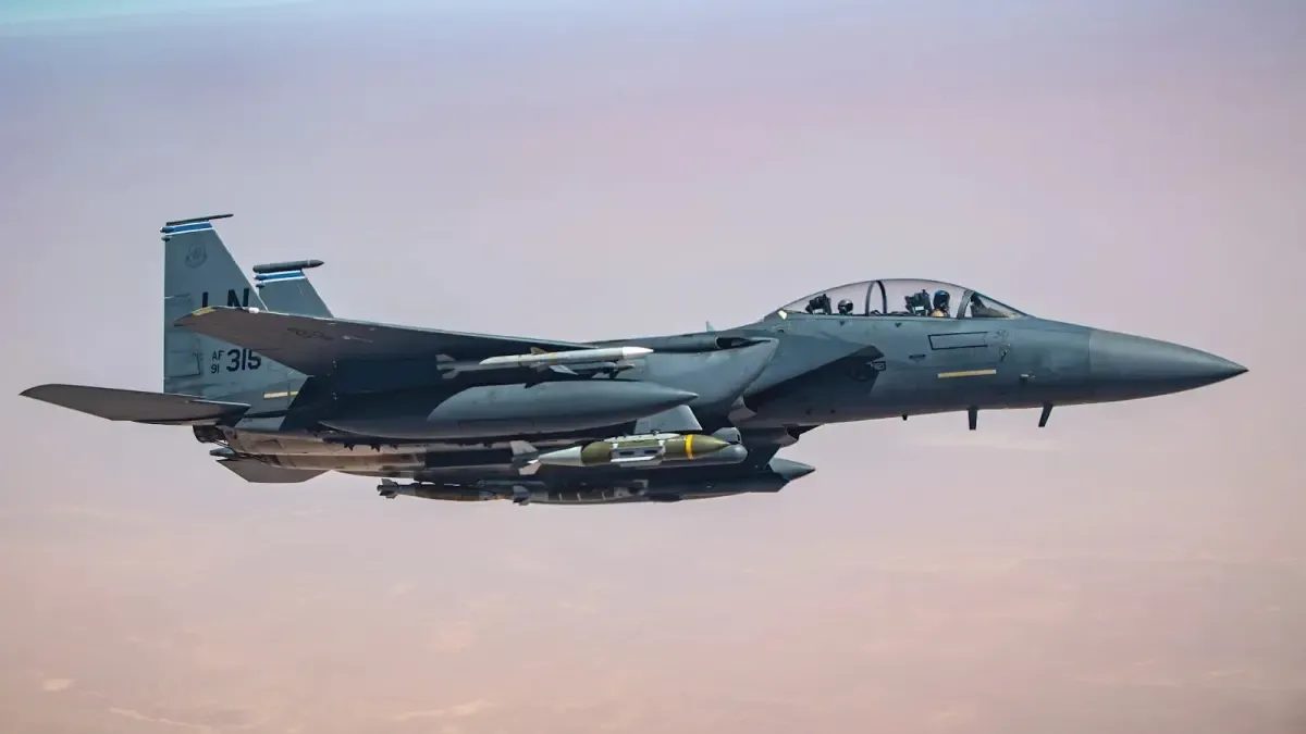 Jet Tempur F-15E Amerika Ditembak Jatuh oleh Iran, Satu Awak Selamat dan Satu Lagi Hilang