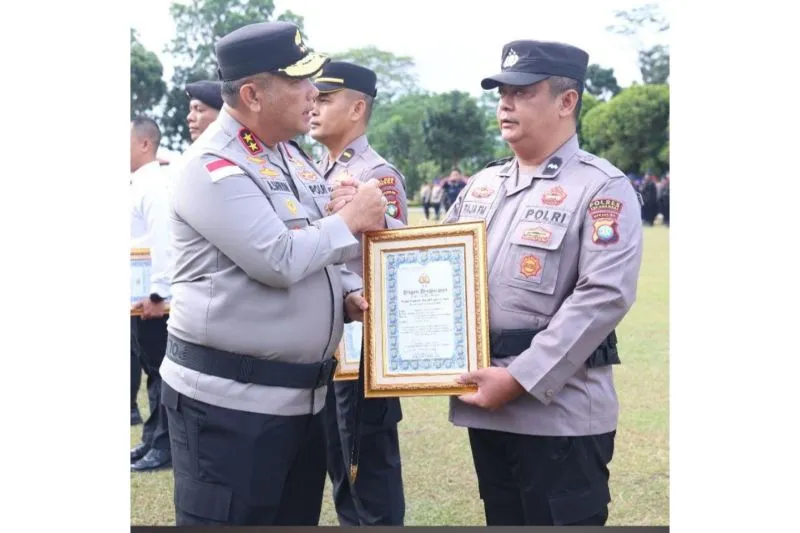 Aipda Raja Faisal Dapat Penghargaan Setelah Tujuh Tahun Menjadi Sopir Ambulans Jenazah