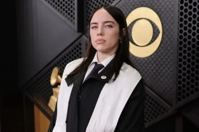 Selebritas Protes Kebijakan Imigrasi dengan Pin 'ICE OUT' di Grammy Awards 2026