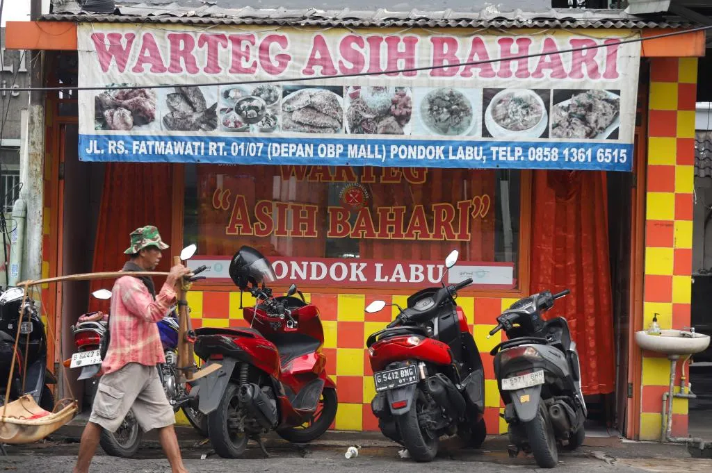 Warteg Tutup Tirai Sebagai Tanda Toleransi di Ramadan