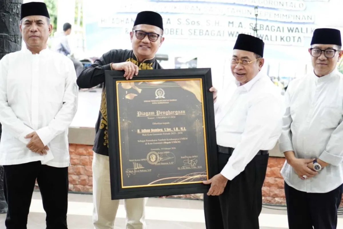 Penghargaan untuk Wali Kota Gorontalo sebagai Bapak UMKM