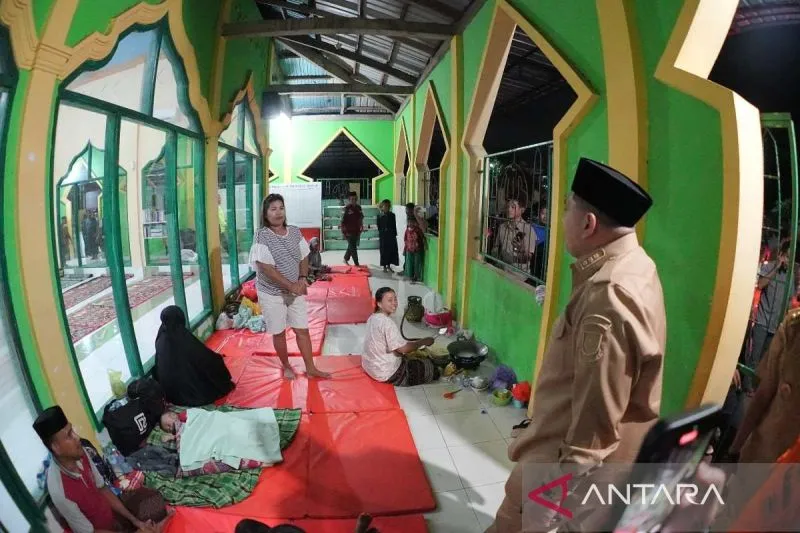 Wali Kota Makassar Tinjau Kesiapan Logistik untuk Pengungsi Banjir di Antang