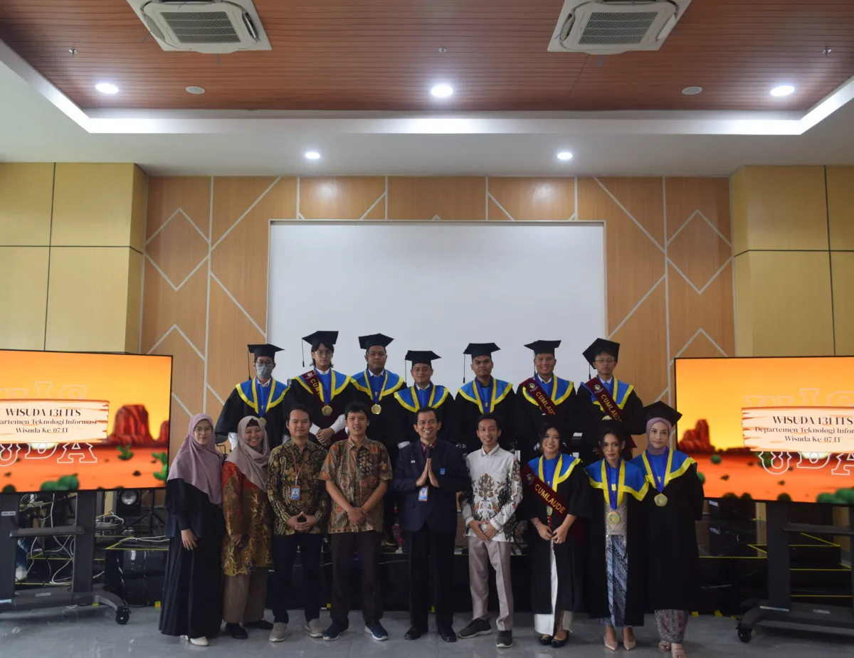 Wisuda W-131 DTI ITS: Momen Haru dan Kebanggaan bagi Para Lulusan