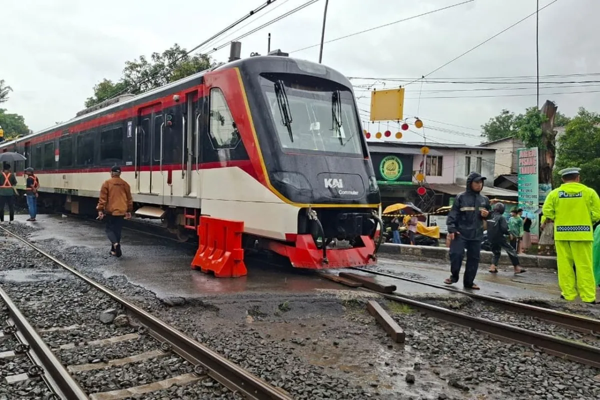 KAI Commuter Sediakan Transportasi Pengganti dan Refund 100% Pasca Kecelakaan Kereta