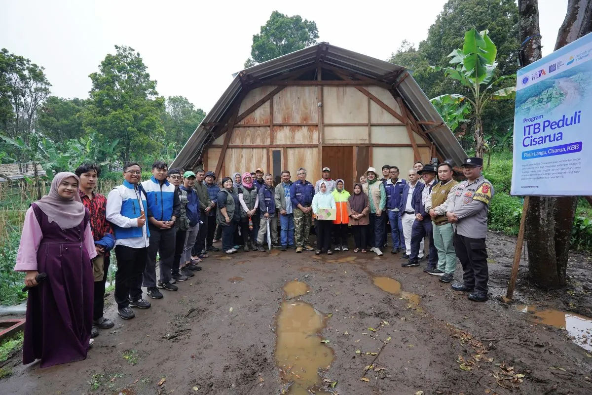 ITB Serahkan Hunian Sementara untuk Korban Longsor di Cisarua