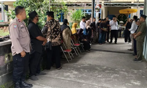 Bhabinkamtibmas Tamantirto Melayat Warga di Tegalrejo