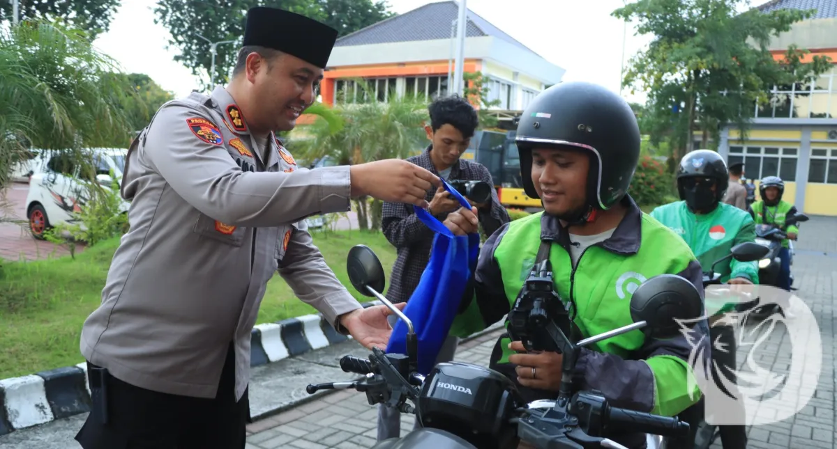 Polres Gresik Ajak Masyarakat Berbagi Takjil di Bulan Ramadhan