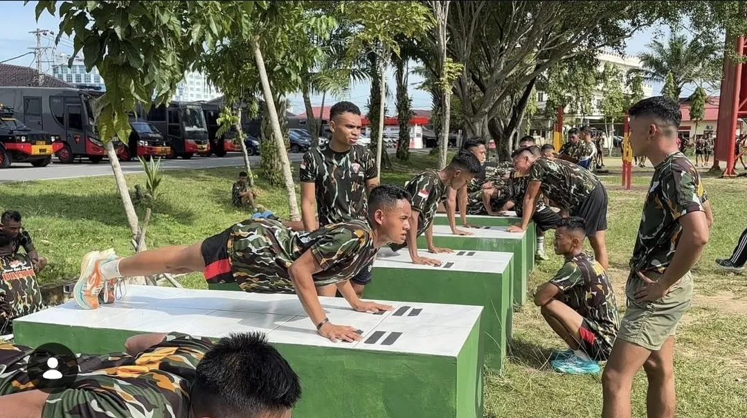 Personel Satbrimob Polda Kaltim Ikuti Tes Kesamaptaan Jasmani untuk Tingkatkan Kesiapsiagaan