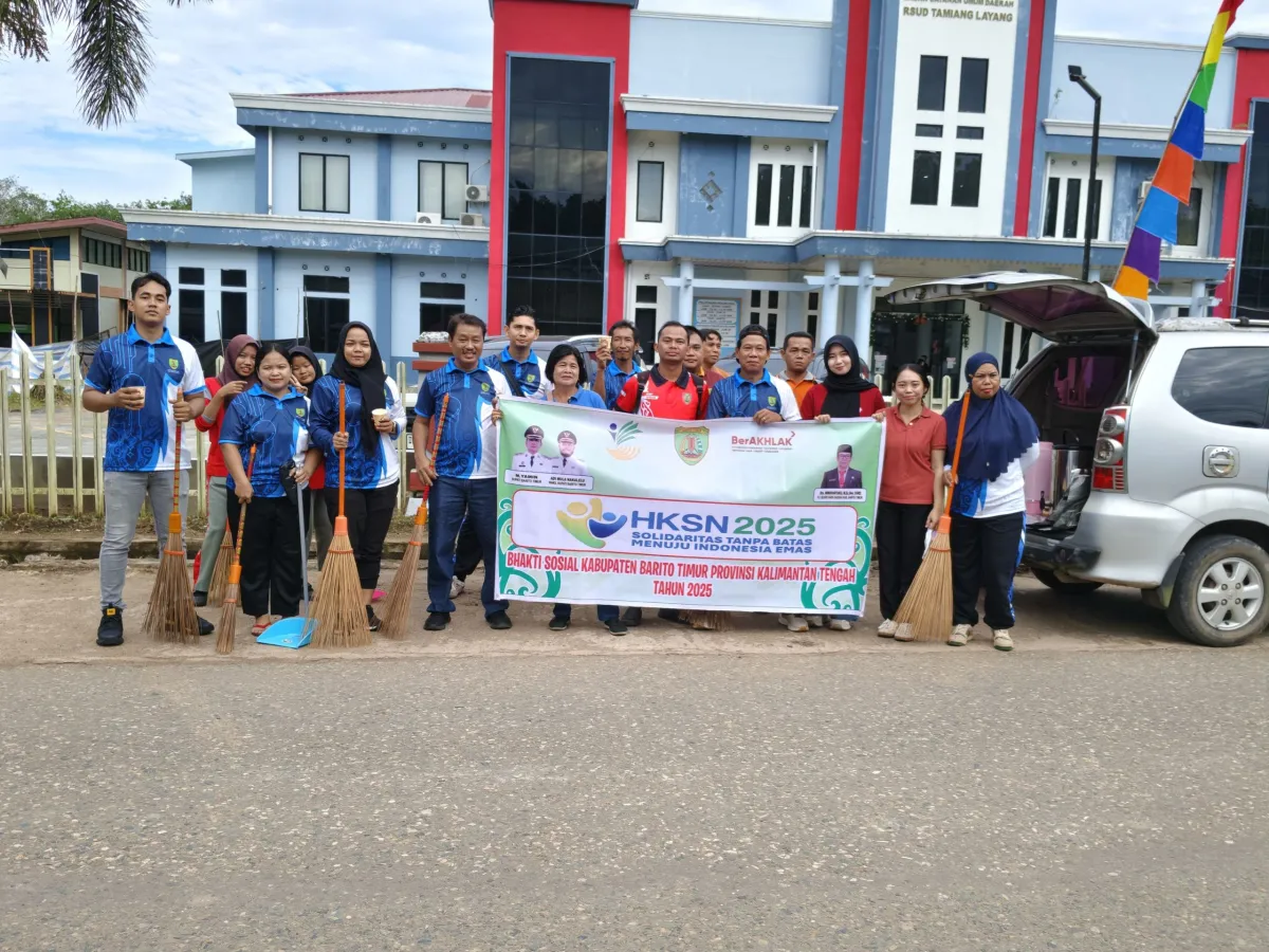 ASN dan Masyarakat Barito Timur Bersihkan Lingkungan dalam HKSN 2025