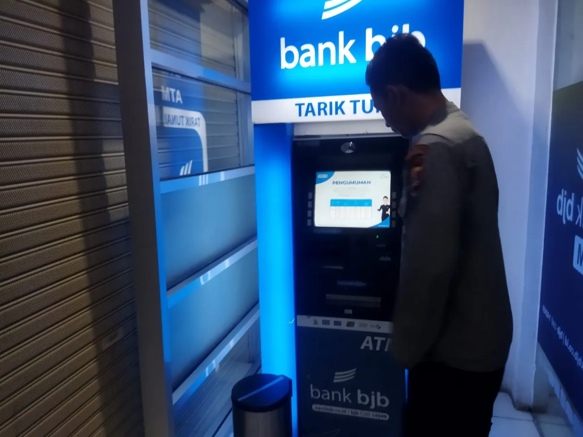 Polsek Ibun Lakukan Patroli Rutin Malam untuk Jaga Kamtibmas