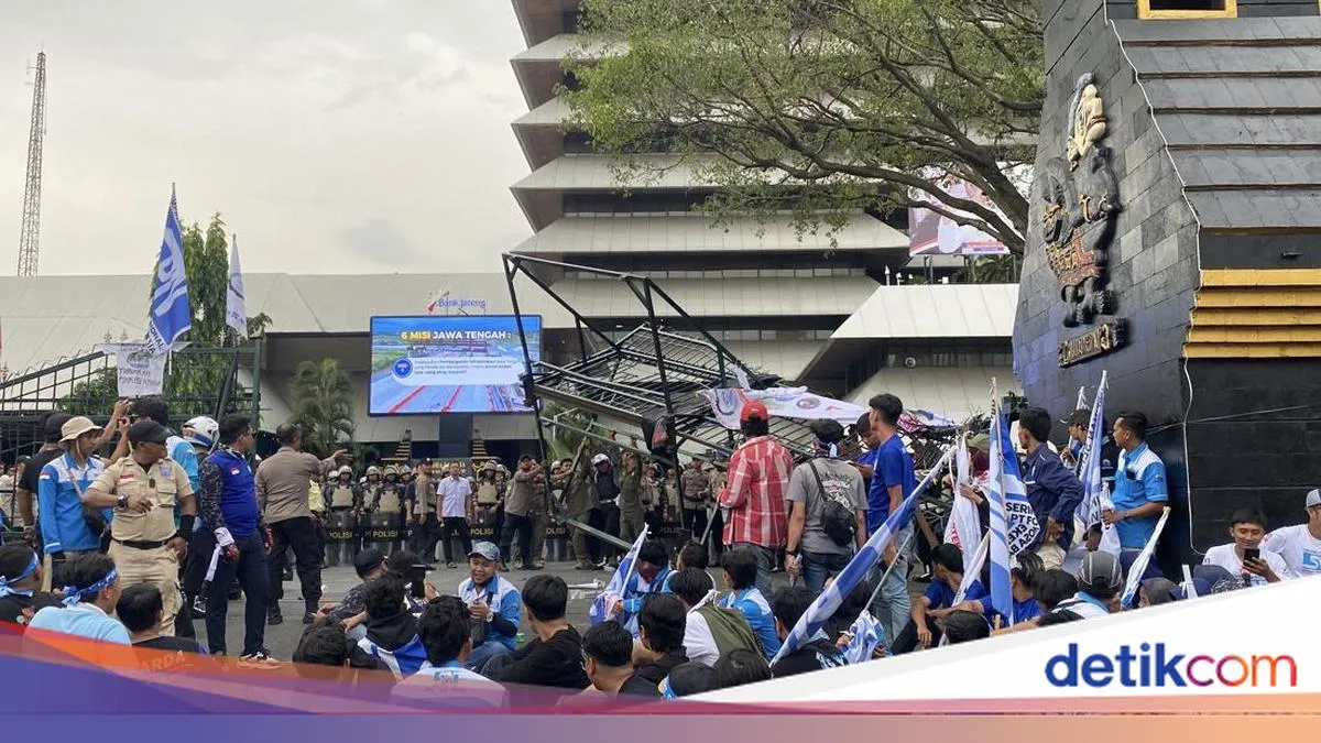 Aksi Demonstrasi Buruh di Jateng Tuntut Kenaikan Upah