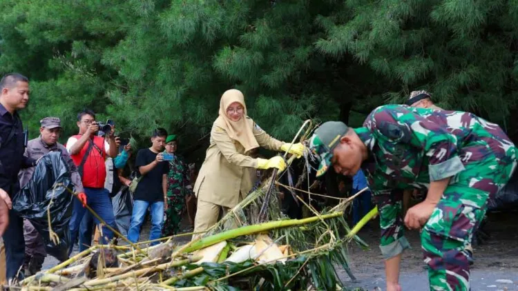 Bupati Ipuk Luncurkan Program Banyuwangi ASRI untuk Kebersihan Berkelanjutan