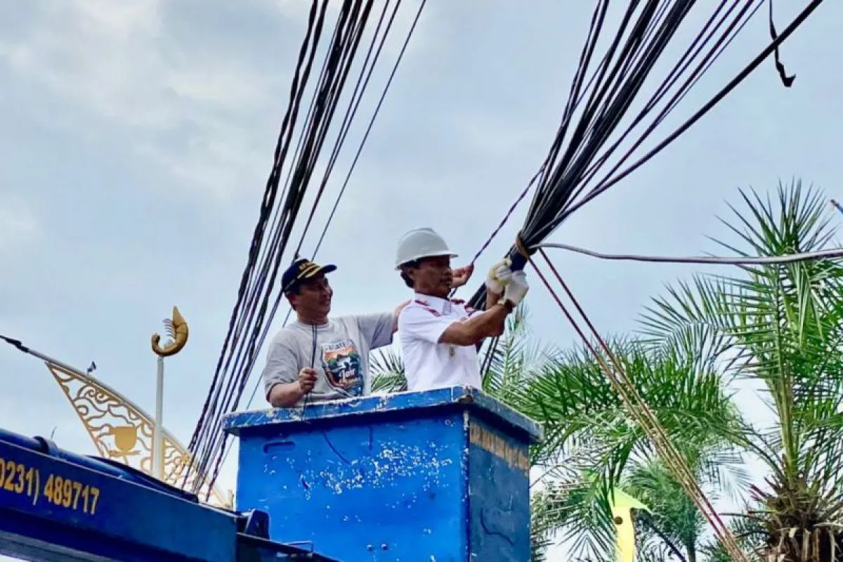 Pemkot Cirebon Mulai Penataan Kabel Telekomunikasi 15 Km