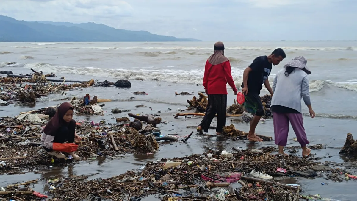 Kawasan Pantai Talanca Loji di Sukabumi Kembali Diterpa Masalah Sampah