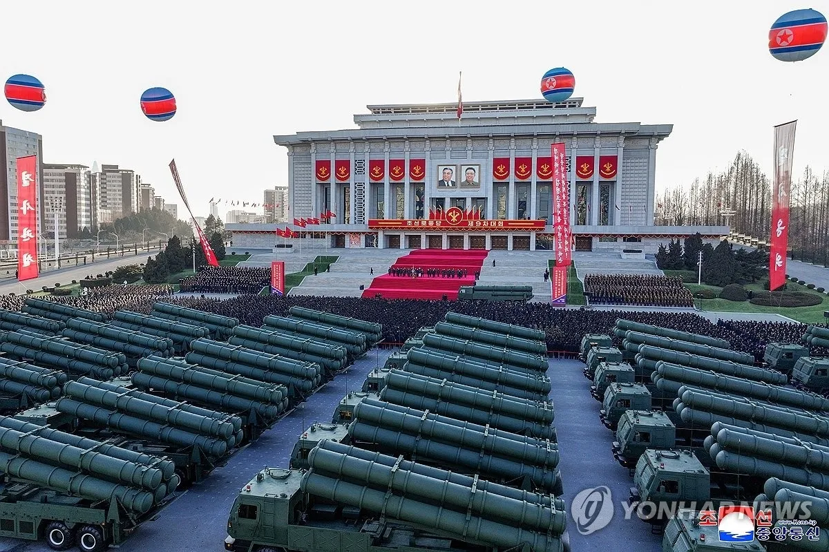 Korea Utara Tampilkan Peluncur Roket Nuklir Menjelang Kongres Partai Buruh