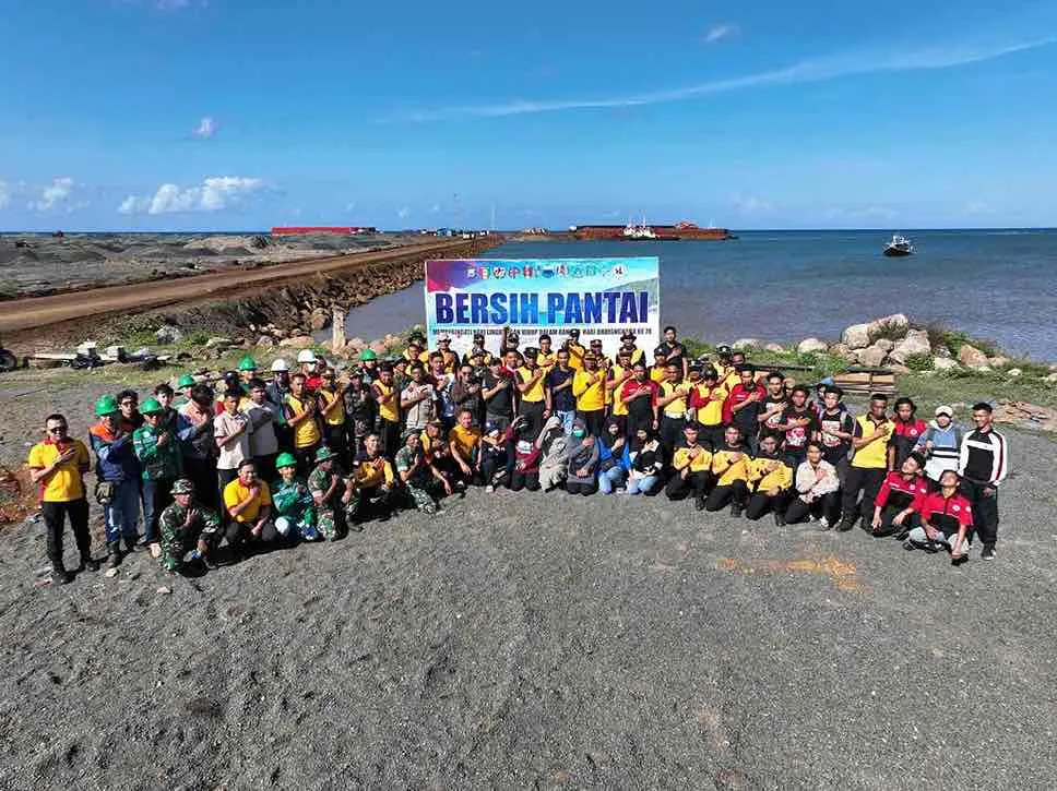 Aksi Bersih Pesisir Pantai di Bantaeng: Kolaborasi untuk Lingkungan yang Lebih Baik