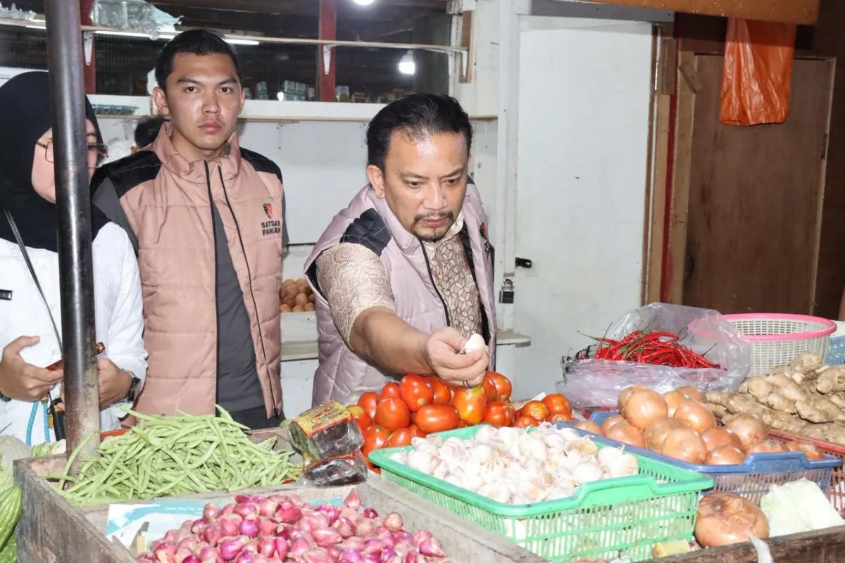 Satgas Saber Pangan Inspeksi Ketersediaan Sembako di Pasar Tomang Barat