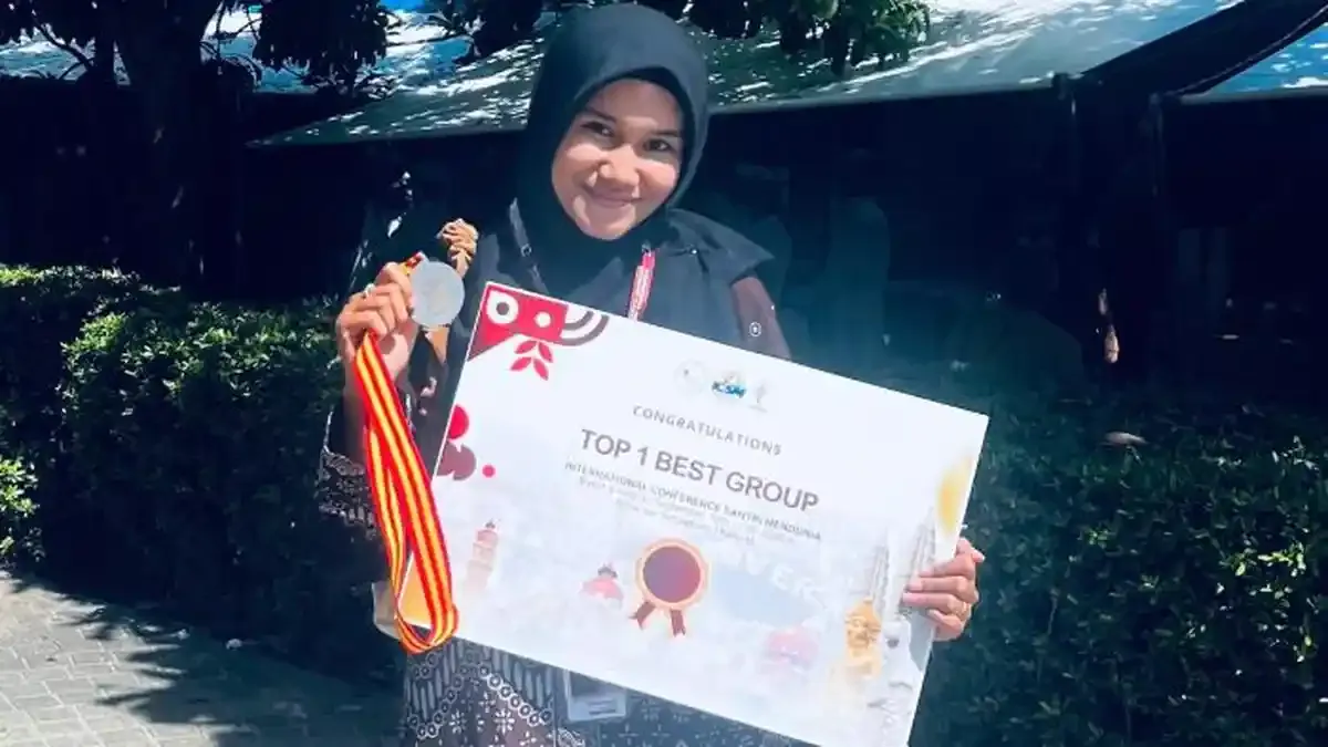 Zulfa Zahara Raih Penghargaan Terbaik di Konferensi Santri Internasional