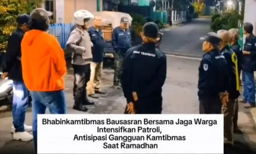Patroli Polri dan Jaga Warga Jamin Keamanan Ibadah Sahur di Bausasran