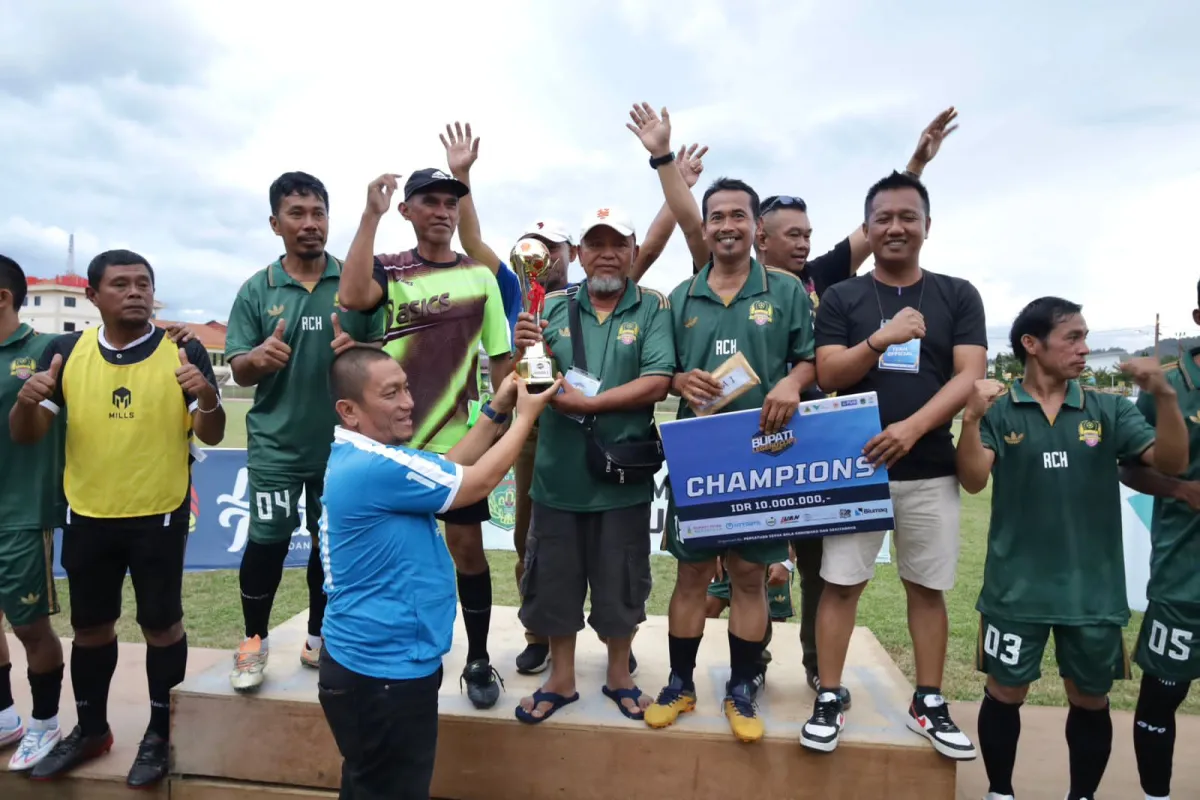 Final Turnamen Sepak Bola Bupati Legend Cup I Tahun 2026 Ditutup dengan Meriah